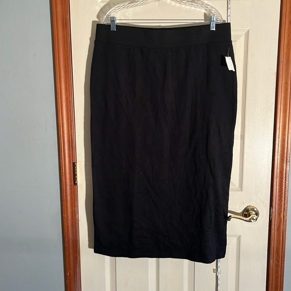 Gap-XL-black-Knit midi skirt. Slit in the back. Elastic waist with rib detailing - Picture 1 of 9